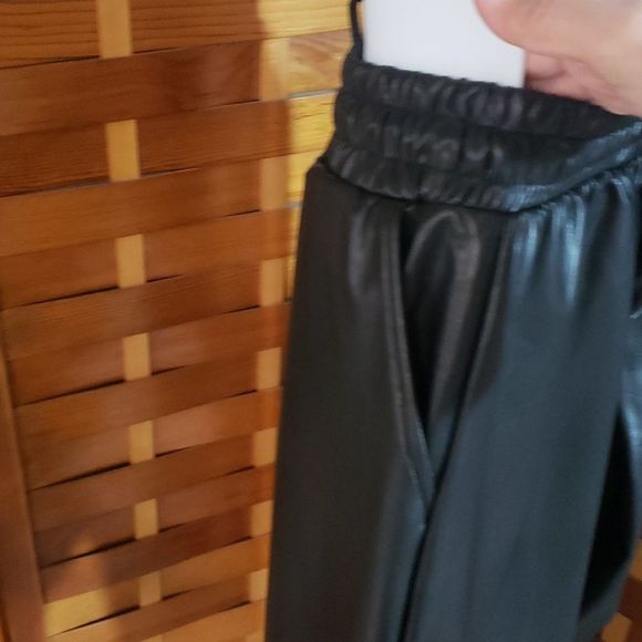 Woman pleather jogger style pants - Picture 4 of 9